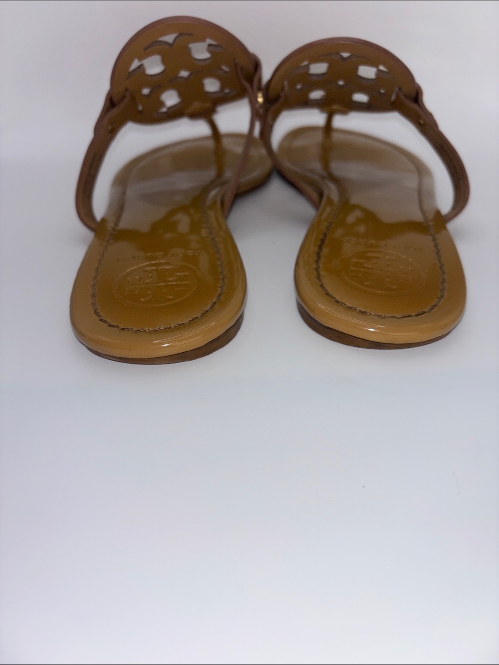 Tory Burch Mocha Miller Patent Logo Thong Sandals - Picture 6 of 9